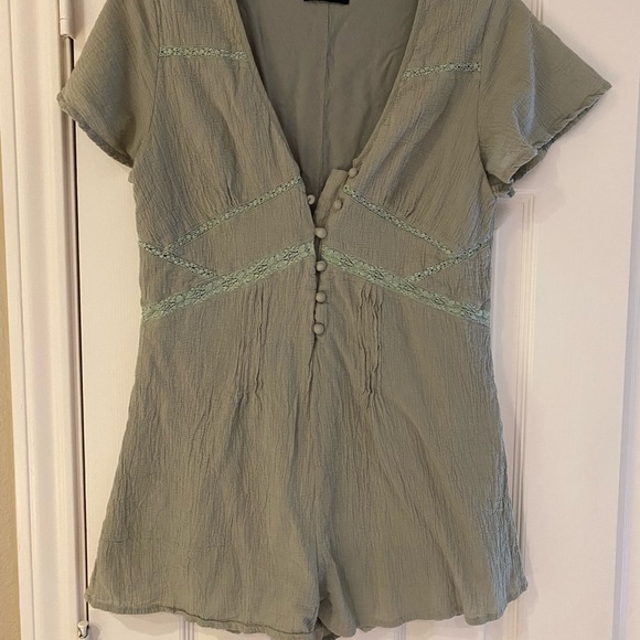 OLIVE GREEN ROMPER - SIZE SMALL - Picture 2 of 5